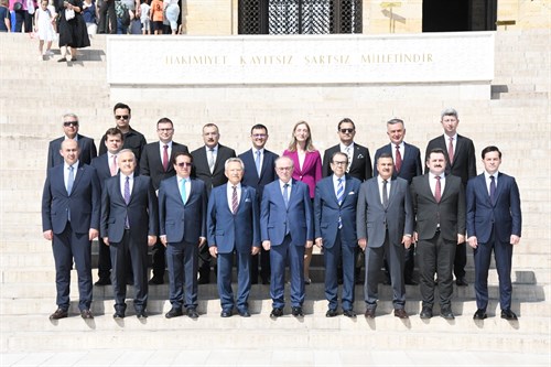 GENEL BAŞKAN SEBAHATTİN ÖZTÜRK BAŞKANLIĞINDA; YÖNETİM, DENETİM VE ONUR KURULU ÜYELERİNDEN OLUŞAN BİR HEYET İLE ANITKABİR ZİYARET EDİLDİ.